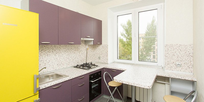 Кухня в панельном доме: особенности оформления и 6 проектов с планировками + 80 фото